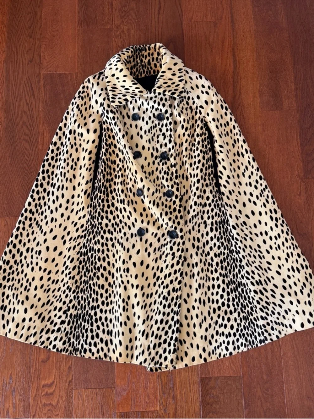 Vintage Cheetah Print Cape Travelcoats by Naman Leopard Print Glam - Picture 8 of 10